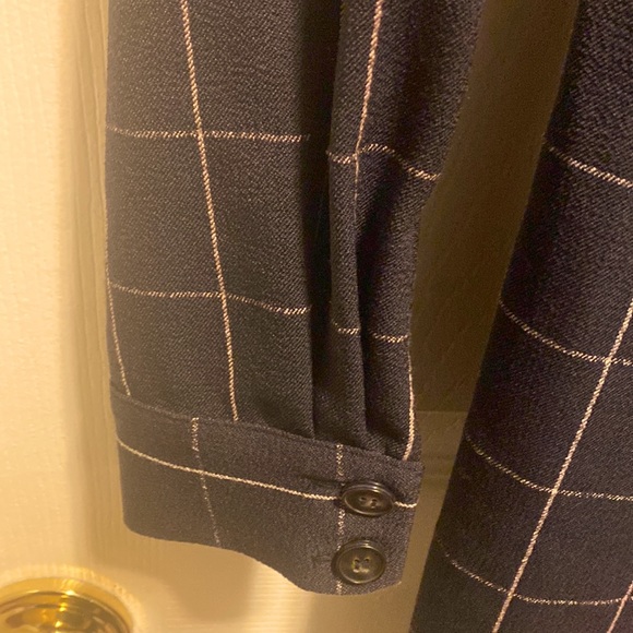 PEARL BY LELA ROSE
Plaid Print V-Neck Jumpsuit
Size:6 Roomy enough to fit size 8 - Picture 5 of 9